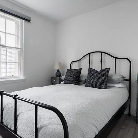 Edinburgh Castle Apartment ภายนอก รูปภาพ