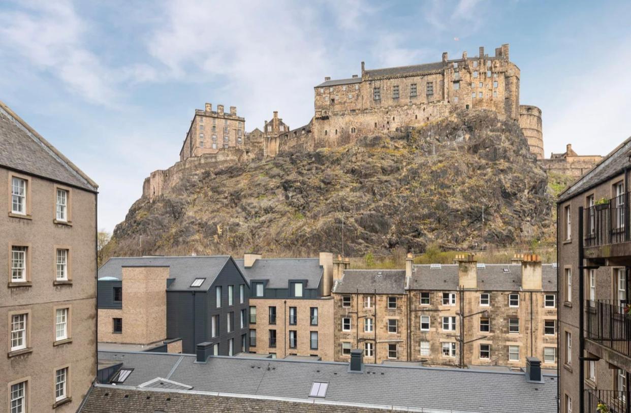 Edinburgh Castle Apartment ภายนอก รูปภาพ
