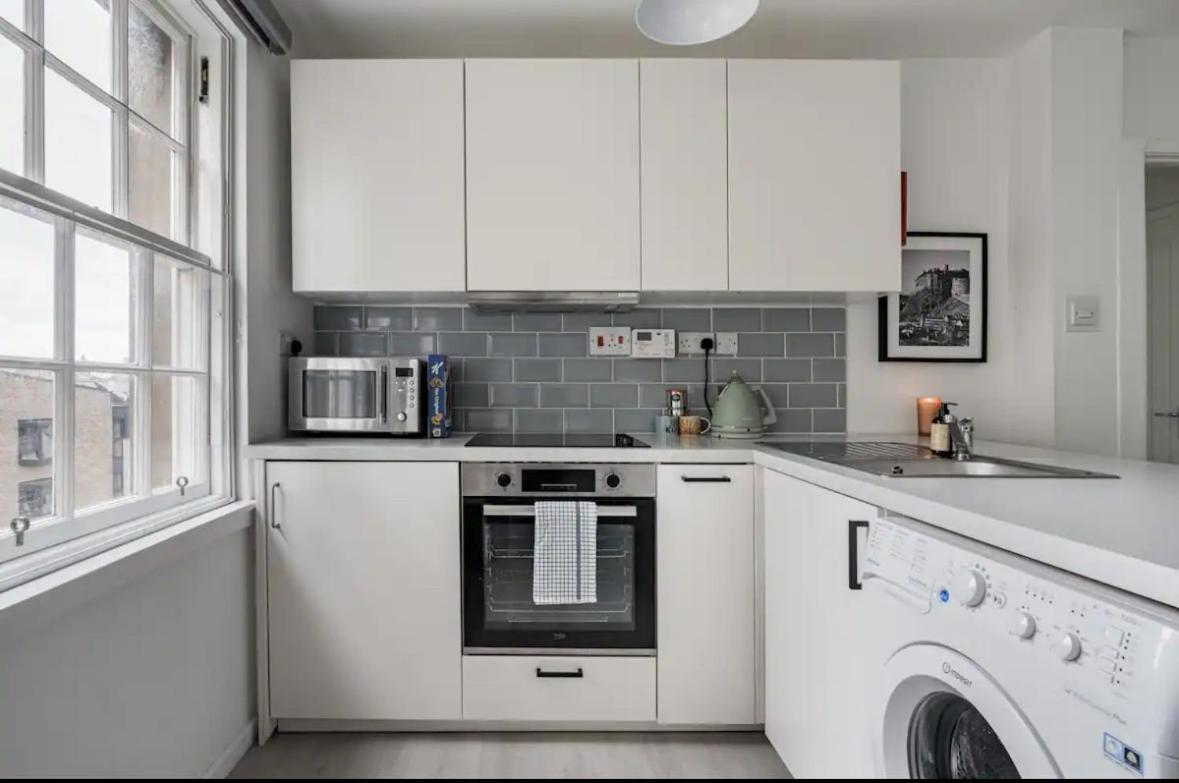Edinburgh Castle Apartment ภายนอก รูปภาพ