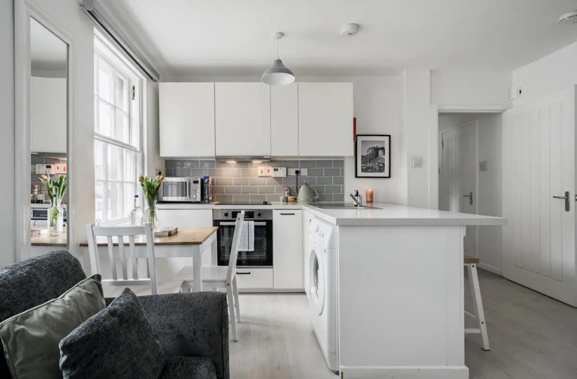 Edinburgh Castle Apartment ภายนอก รูปภาพ