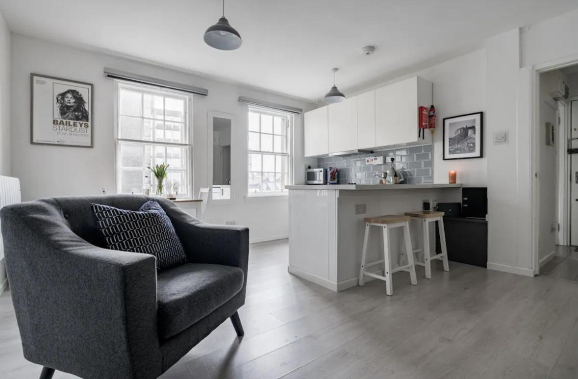 Edinburgh Castle Apartment ภายนอก รูปภาพ