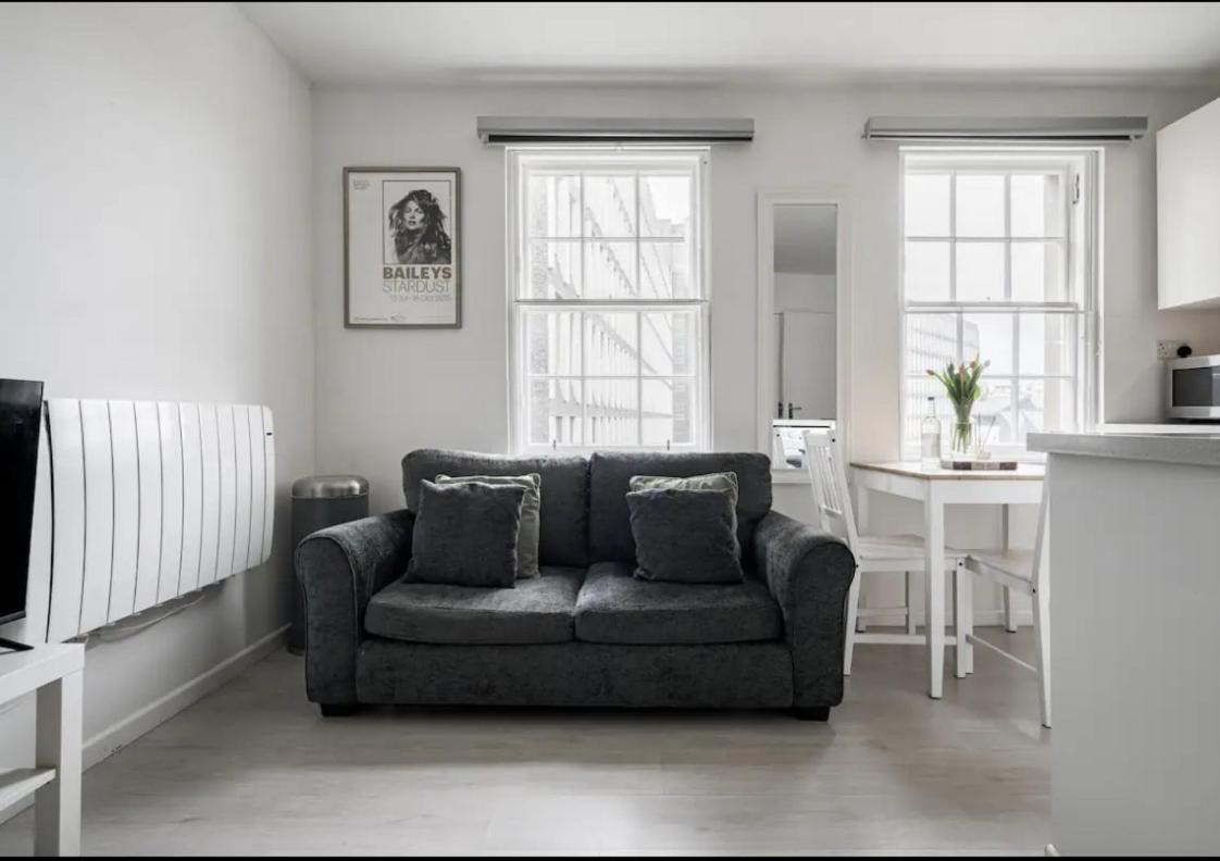 Edinburgh Castle Apartment ภายนอก รูปภาพ